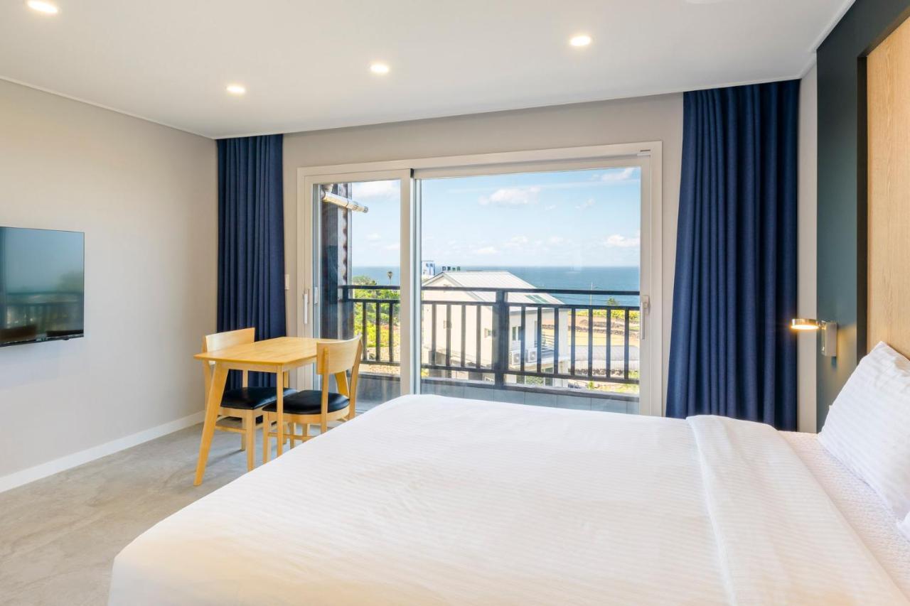 Cadelhas Hotel Jeju Exterior photo